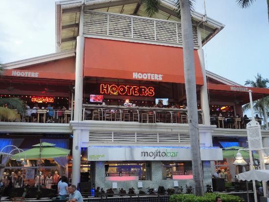 Hooters.jpg