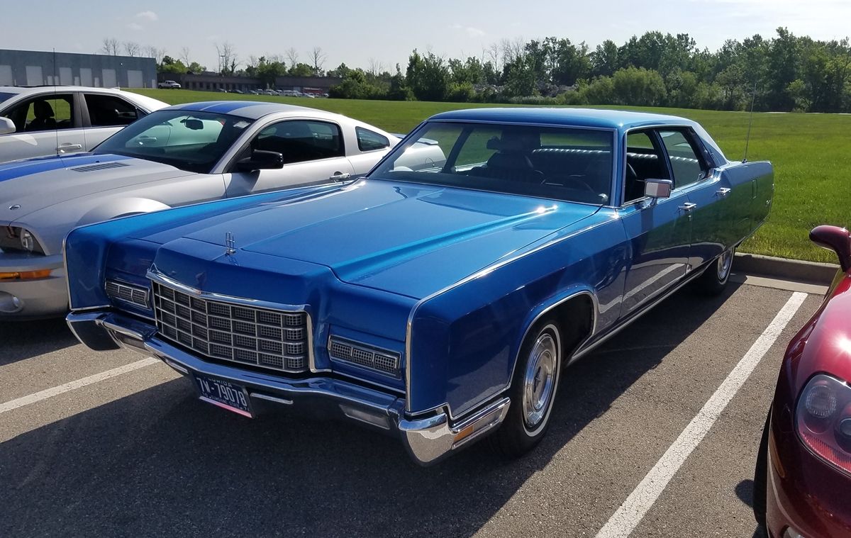 1972LincolnContinental09blueMetal.jpg